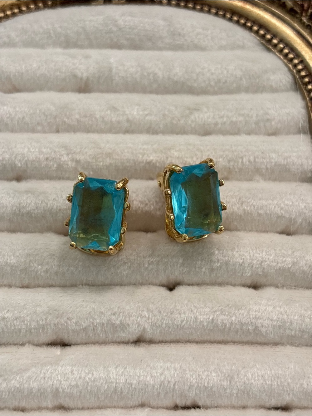 Vintage Good-Tone Blue Crystal Stud Earrings - Uranium glass Women Jewelry